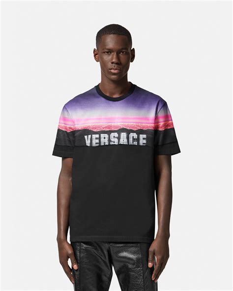 versace t hsirt grau herre|versace hills t shirt.